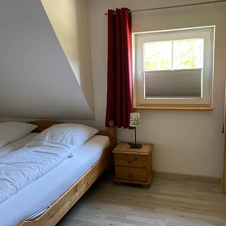 Gaestehaus-sylvie-wohnung-1-naehe-hafen-und-ostpromenade