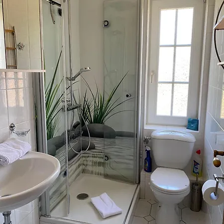 Gaestehaus-sylvie-wohnung-1-naehe-hafen-und-ostpromenade شقة ليست